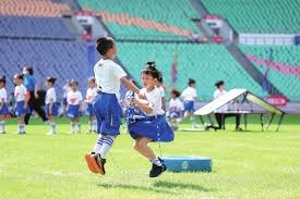 德扑里的“装备竞赛”：解析高端显示器和人体工学椅对胜率的间接贡献。（德扑中的硬件竞赛：高端显示器与人体工学椅如何间接提升胜率）